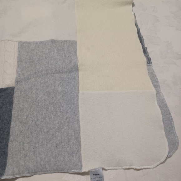 NWT, Cashmere Baby or Travel Blanket by trash-a-porter from Barneys NY - Picture 7 of 16